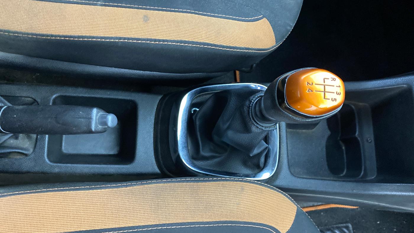 2017 Renault Kwid CLIMBER 1.0, Petrol, Manual, 75,428 km, Gear Lever