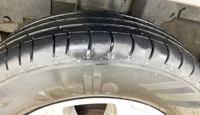 2017 Renault Kwid CLIMBER 1.0, Petrol, Manual, 75,069 km, Left Front Tyre Tread