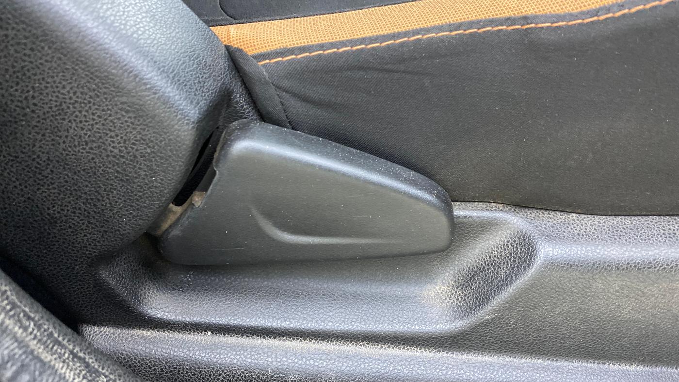 2017 Renault Kwid CLIMBER 1.0, Petrol, Manual, 75,428 km, Driver Side Adjustment Panel