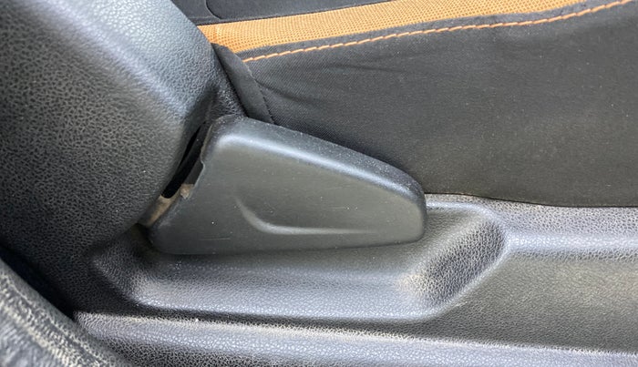 2017 Renault Kwid CLIMBER 1.0, Petrol, Manual, 75,069 km, Driver Side Adjustment Panel