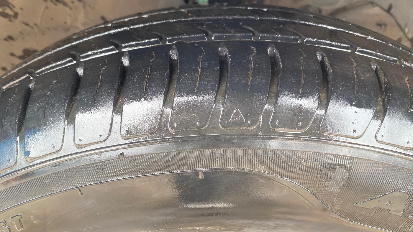 2021 Maruti Swift VXI, Petrol, Manual, 43,815 km, Right Front Tyre Tread