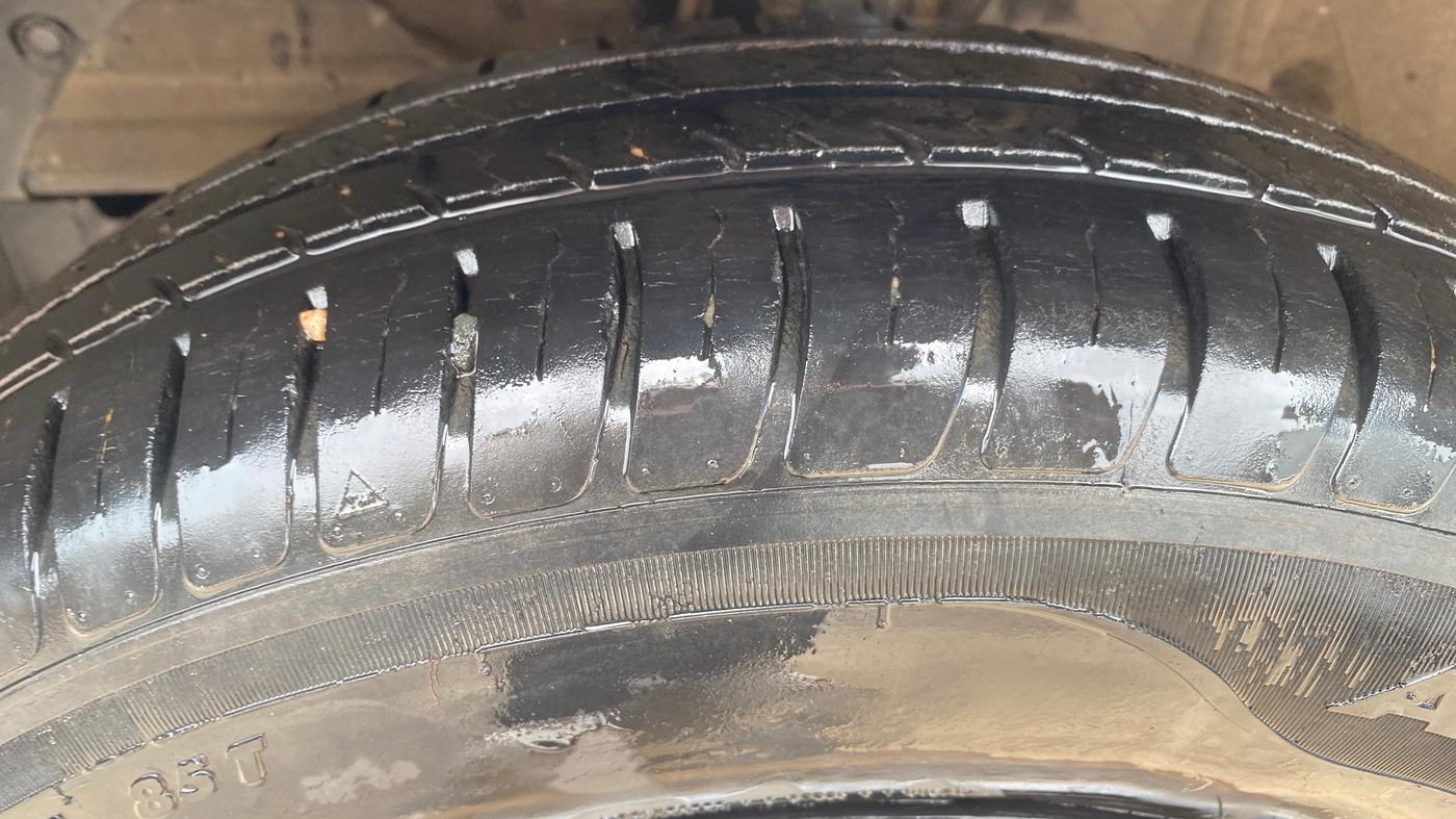 2021 Maruti Swift VXI, Petrol, Manual, 43,815 km, Left Front Tyre Tread