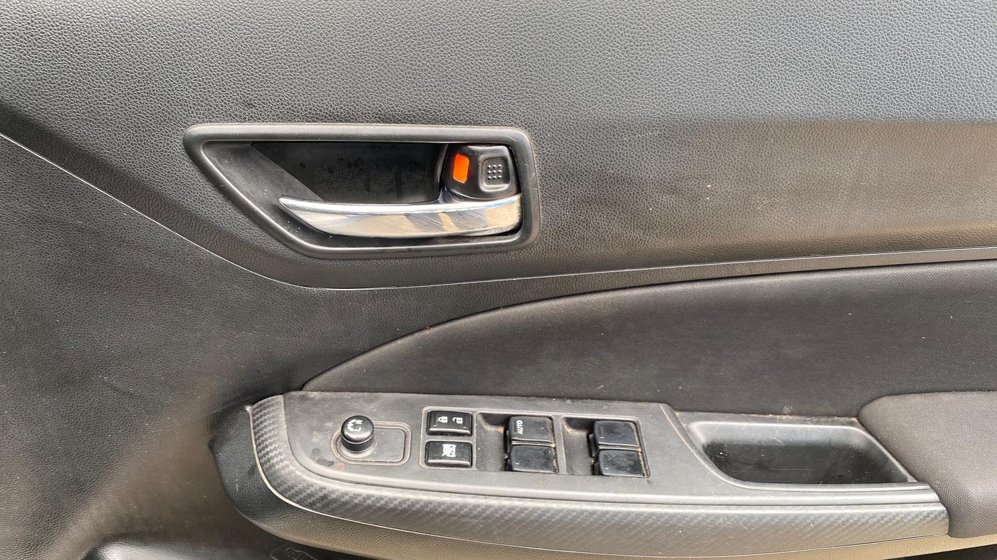 2021 Maruti Swift VXI, Petrol, Manual, 43,815 km, Driver Side Door Panels Control