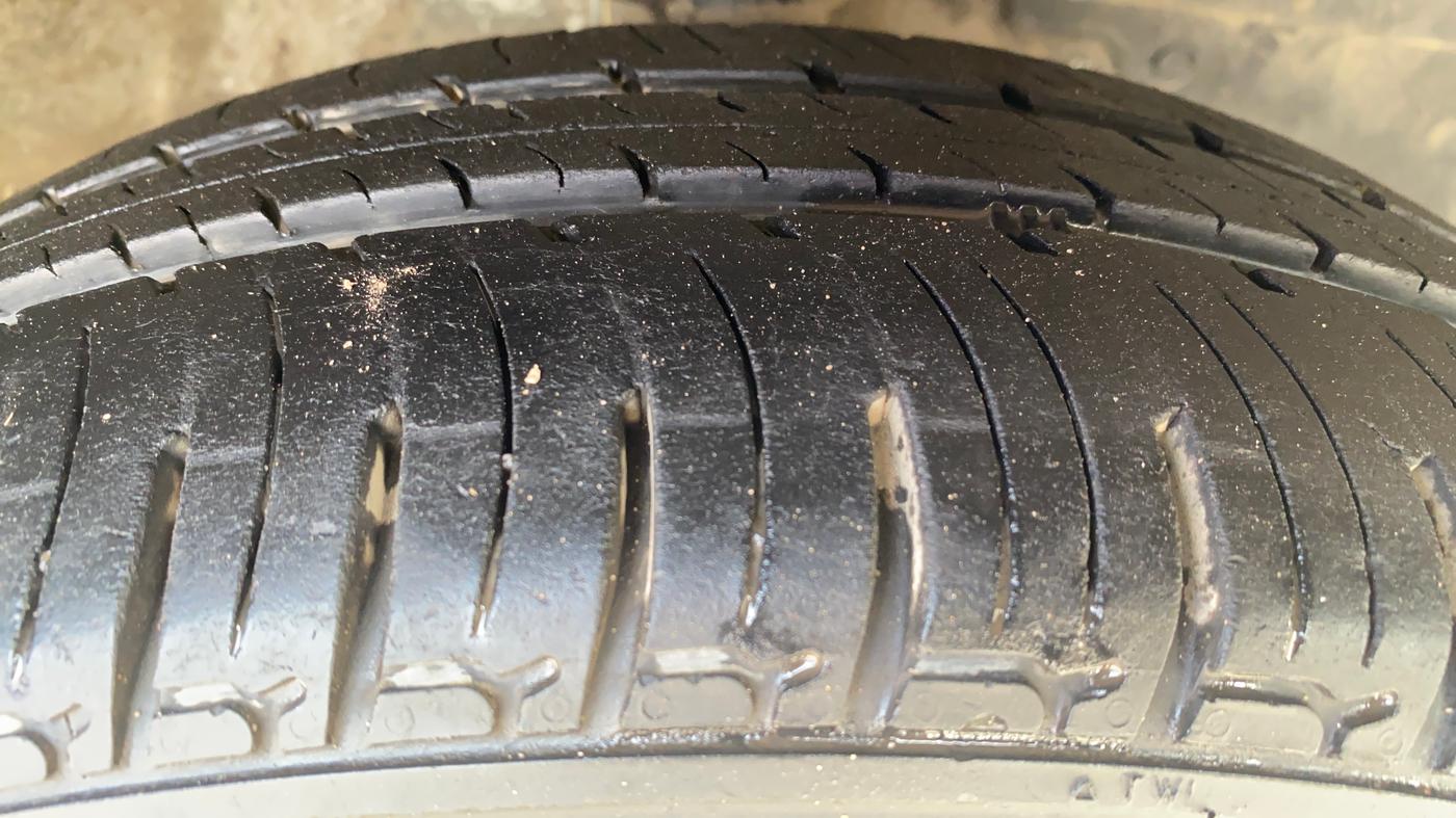 2020 Mahindra KUV 100 NXT K2+ P 6 STR, Petrol, Manual, 77,172 km, Right Front Tyre Tread