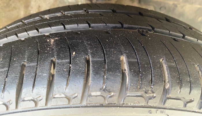 2020 Mahindra KUV 100 NXT K2+ P 6 STR, Petrol, Manual, 77,235 km, Right Front Tyre Tread