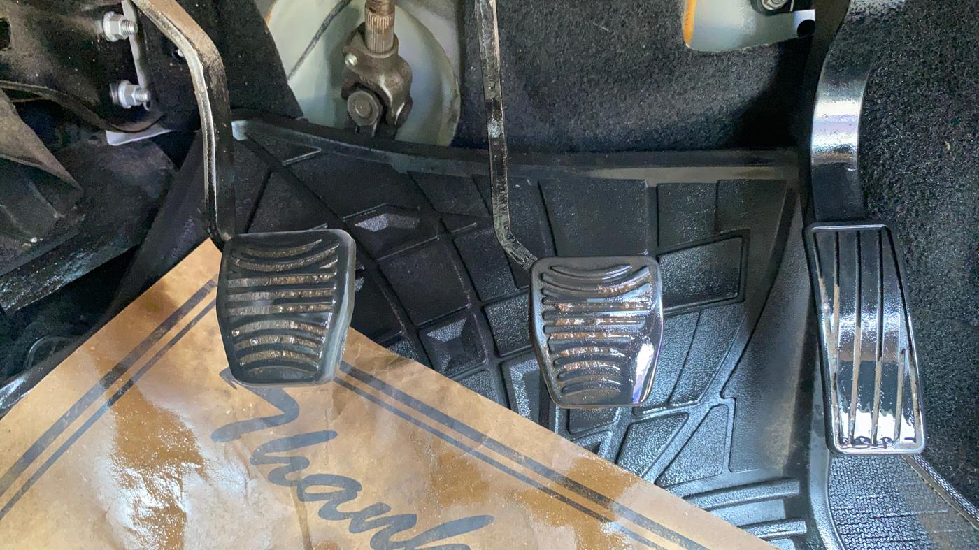 2020 Mahindra KUV 100 NXT K2+ P 6 STR, Petrol, Manual, 77,172 km, Pedals