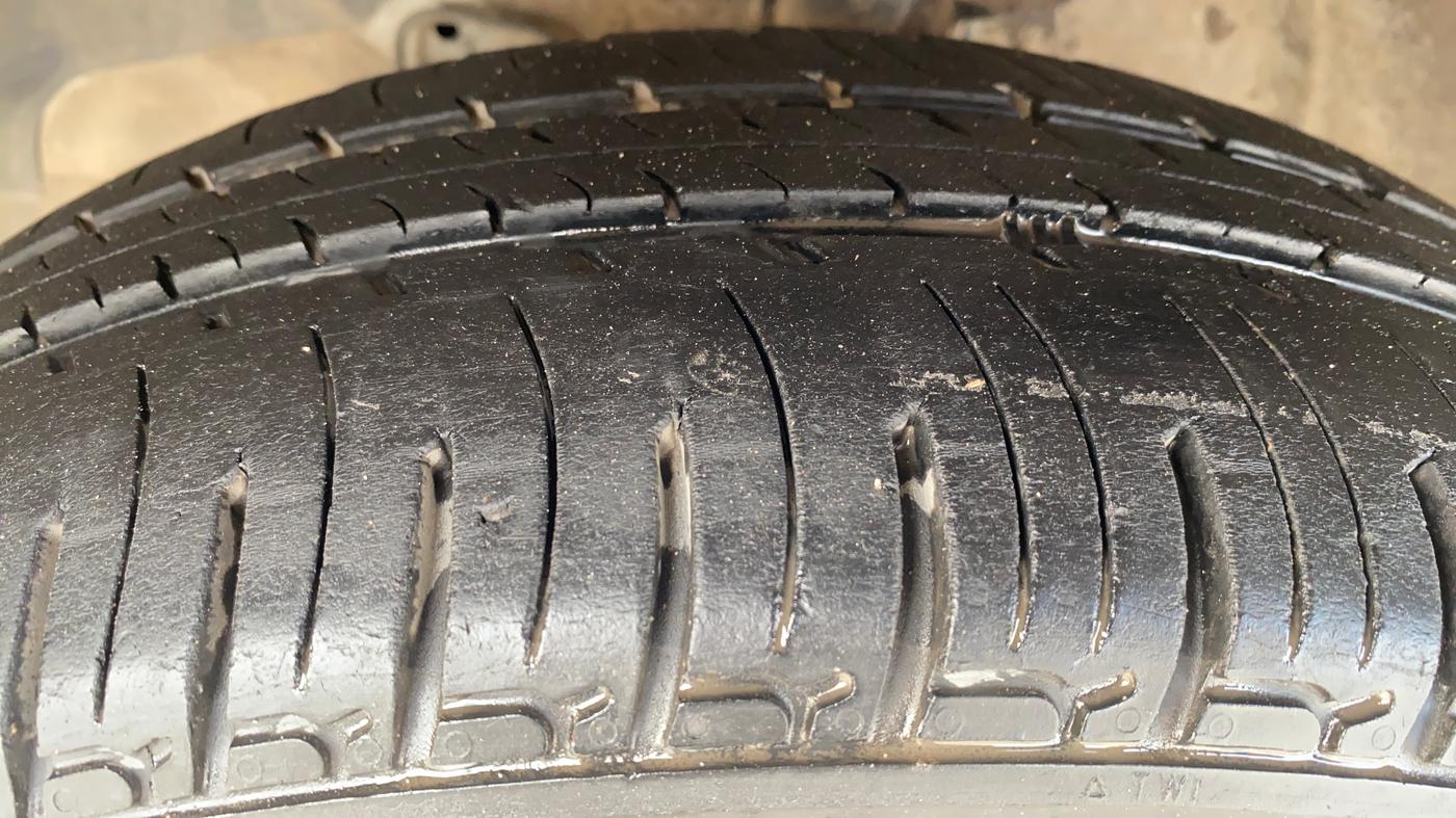 2020 Mahindra KUV 100 NXT K2+ P 6 STR, Petrol, Manual, 77,172 km, Left Front Tyre Tread
