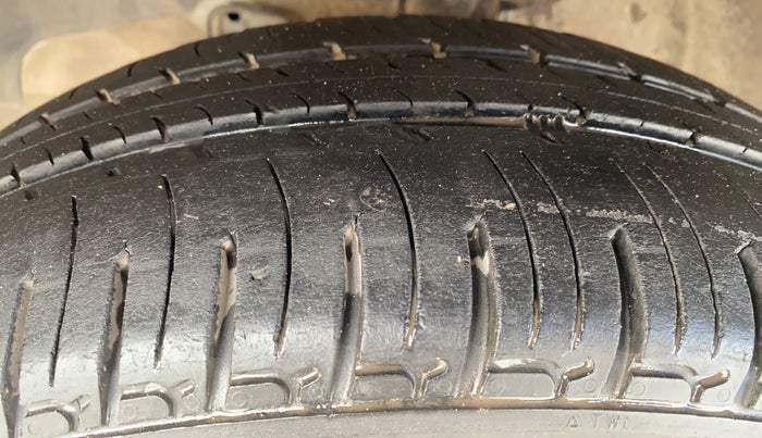 2020 Mahindra KUV 100 NXT K2+ P 6 STR, Petrol, Manual, 77,235 km, Left Front Tyre Tread