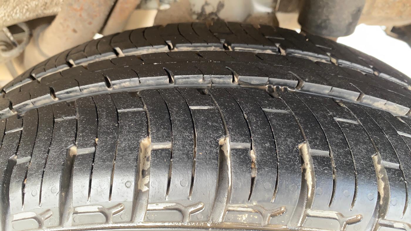 2020 Mahindra KUV 100 NXT K2+ P 6 STR, Petrol, Manual, 77,172 km, Left Rear Tyre Tread