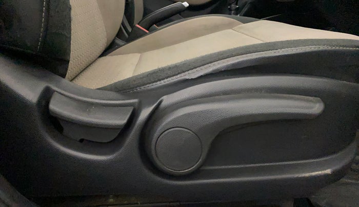 2017 Hyundai Elite i20 SPORTZ 1.2, CNG, Manual, 71,229 km, Driver Side Adjustment Panel