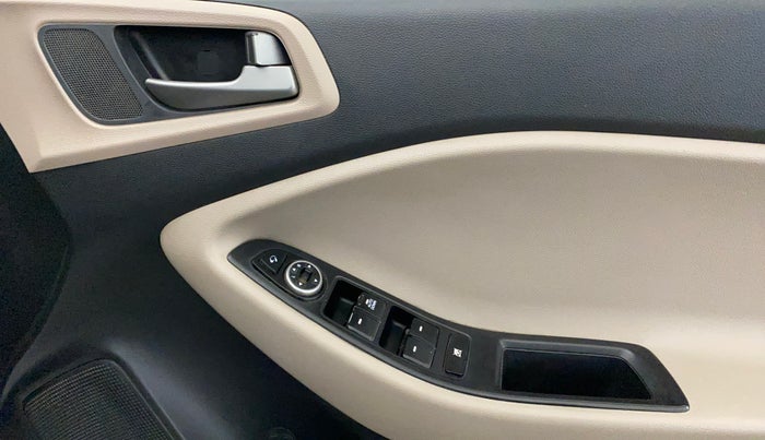 2017 Hyundai Elite i20 SPORTZ 1.2, CNG, Manual, 71,229 km, Driver Side Door Panels Control