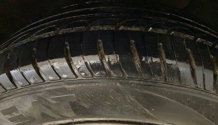 2017 Hyundai Elite i20 SPORTZ 1.2, CNG, Manual, 71,229 km, Right Front Tyre Tread