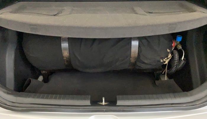 2017 Hyundai Elite i20 SPORTZ 1.2, CNG, Manual, 71,229 km, Boot Inside