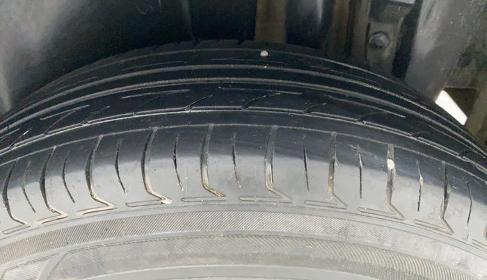 2014 Maruti Swift VXI D, Petrol, Manual, 63,283 km, Left Rear Tyre Tread