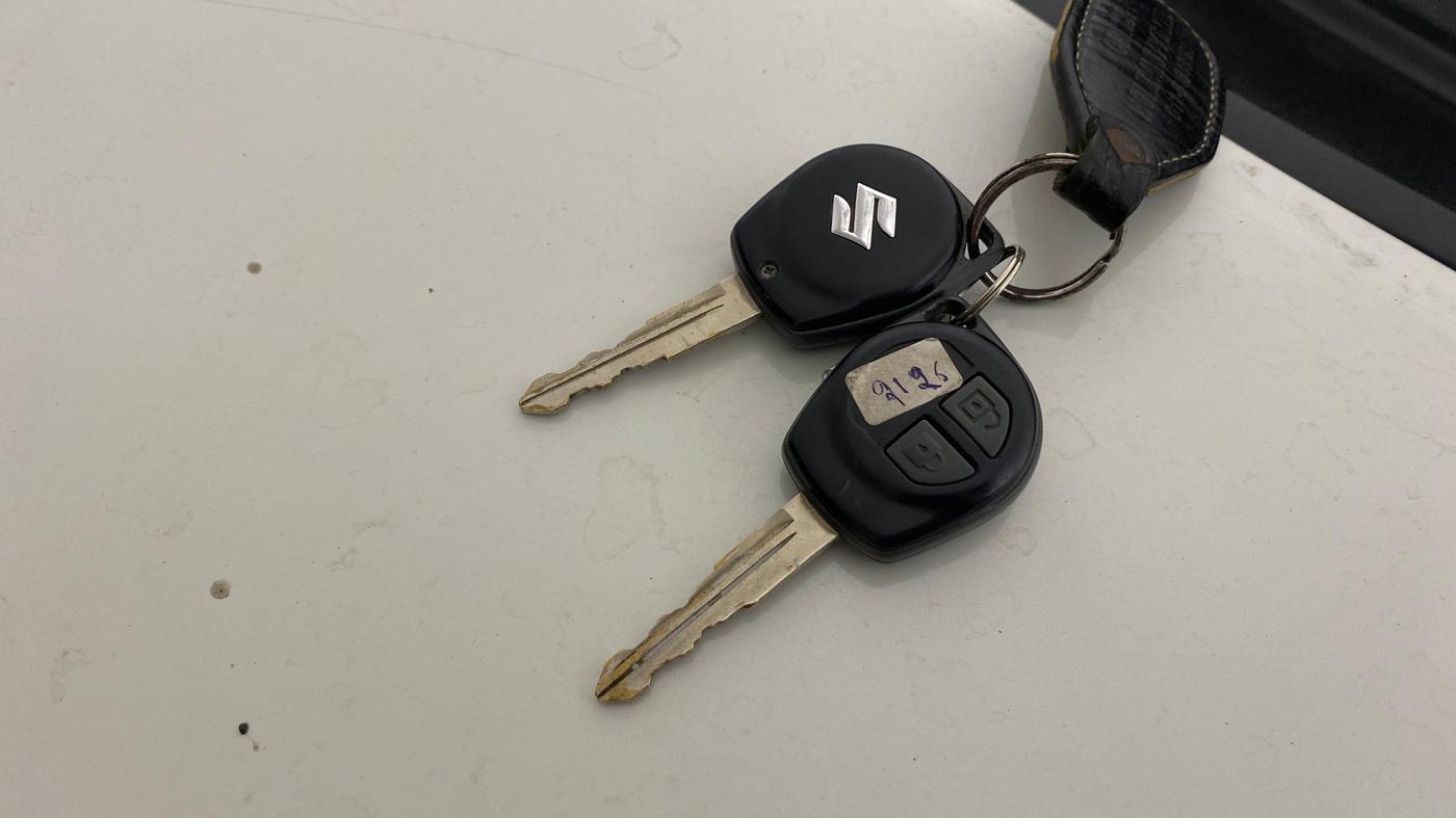 2016 Maruti Swift VXI, Petrol, Manual, 47,741 km, Key Close Up