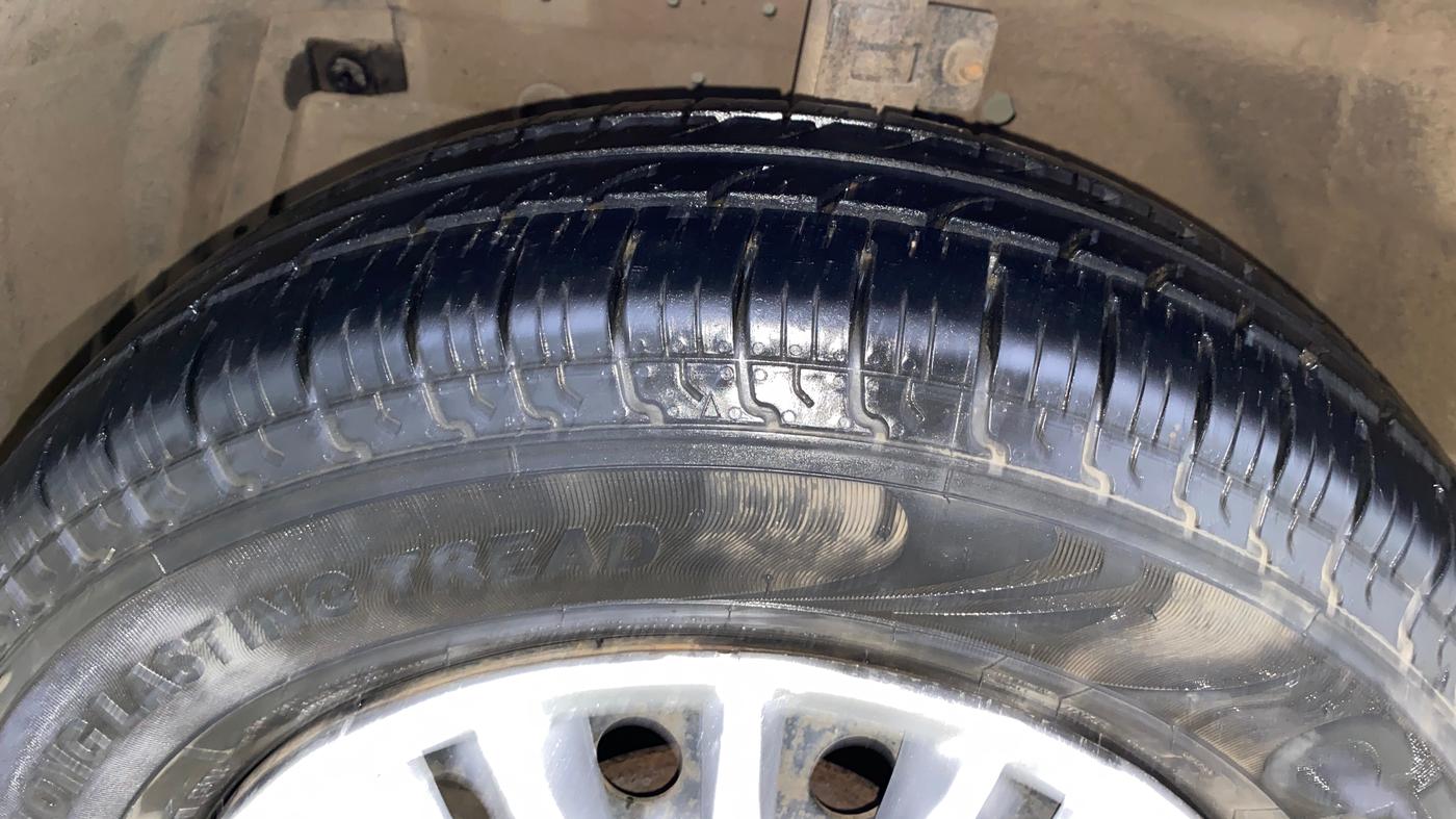2016 Maruti Swift VXI, Petrol, Manual, 47,741 km, Left Front Tyre Tread