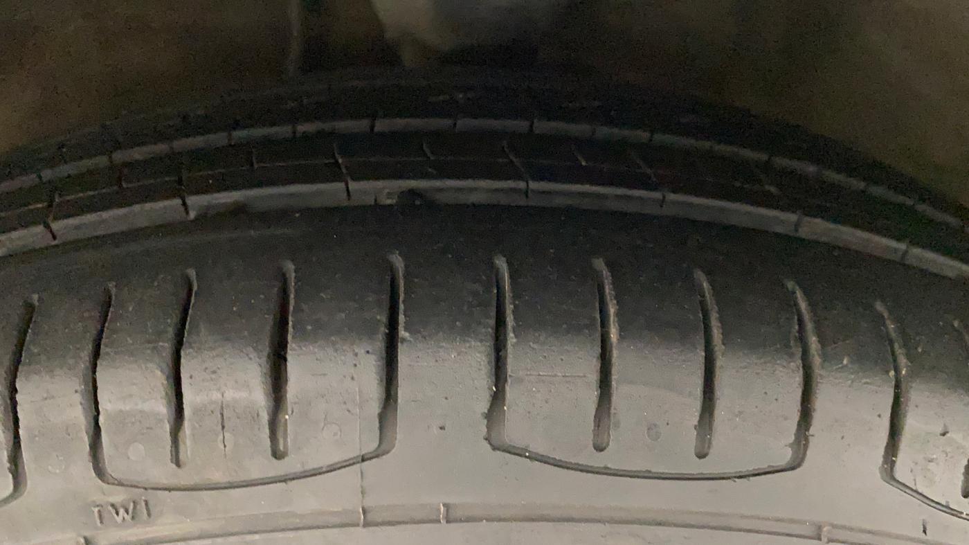2016 Hyundai i10 MAGNA 1.1, Petrol, Manual, 71,197 km, Left Front Tyre Tread