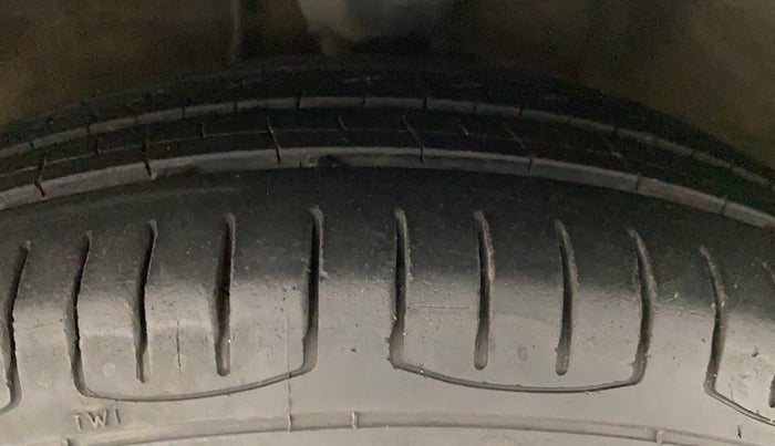2016 Hyundai i10 MAGNA 1.1, Petrol, Manual, 71,197 km, Left Front Tyre Tread