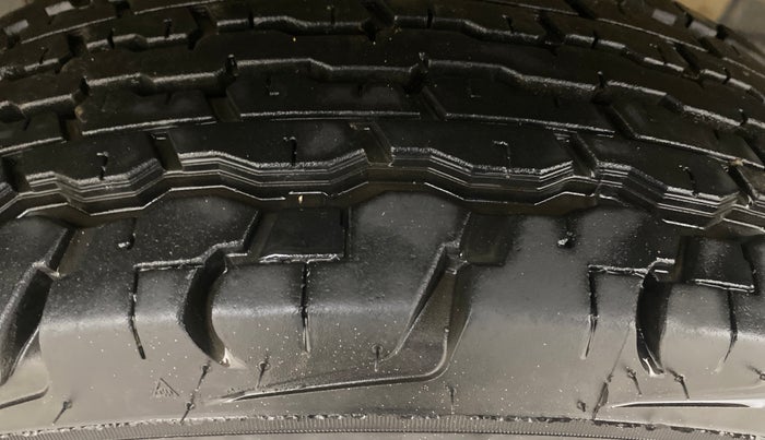 2021 Mahindra Bolero B4, Diesel, Manual, 67,014 km, Left Front Tyre Tread