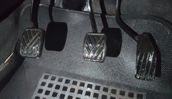 2017 Maruti Wagon R 1.0 VXI, Petrol, Manual, 47,077 km, Pedals