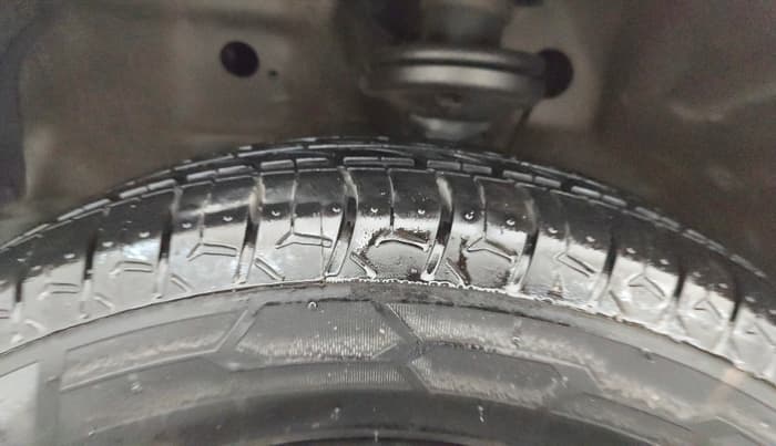 2017 Maruti Wagon R 1.0 VXI, Petrol, Manual, 47,077 km, Left Front Tyre Tread
