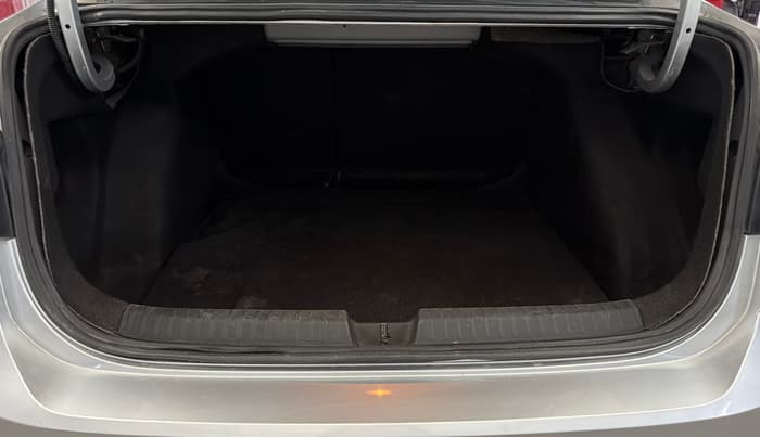 2022 Volkswagen VIRTUS HIGHLINE TSI 1.0 MT, Petrol, Manual, 77,526 km, Boot Inside