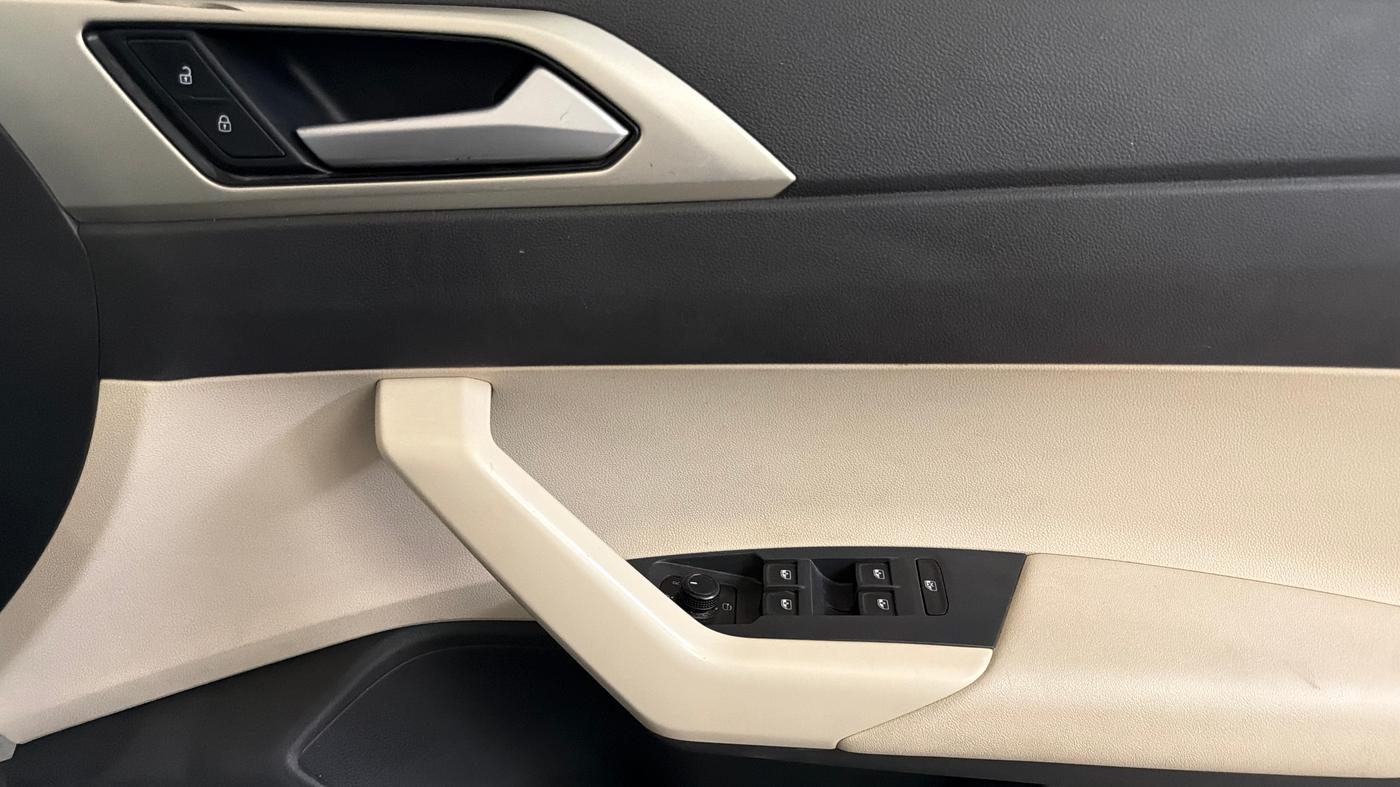 2022 Volkswagen VIRTUS HIGHLINE TSI 1.0 MT, Petrol, Manual, 77,526 km, Driver Side Door Panels Control