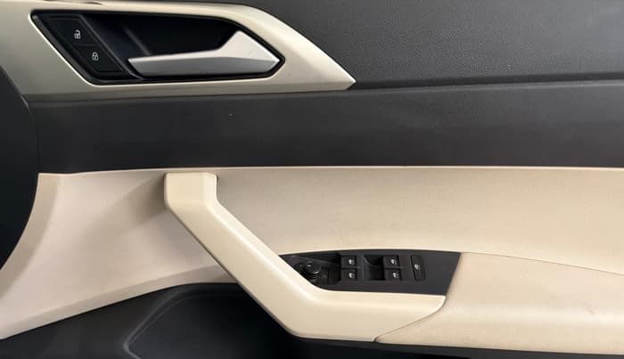 2022 Volkswagen VIRTUS HIGHLINE TSI 1.0 MT, Petrol, Manual, 77,526 km, Driver Side Door Panels Control