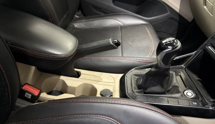 2022 Volkswagen VIRTUS HIGHLINE TSI 1.0 MT, Petrol, Manual, 77,526 km, Gear Lever