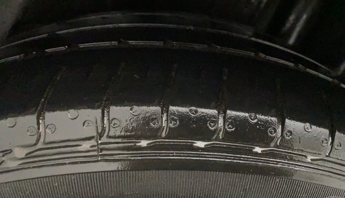 2020 Maruti Ciaz DELTA 1.5 SHVS MT PETROL, Petrol, Manual, 51,924 km, Right Rear Tyre Tread