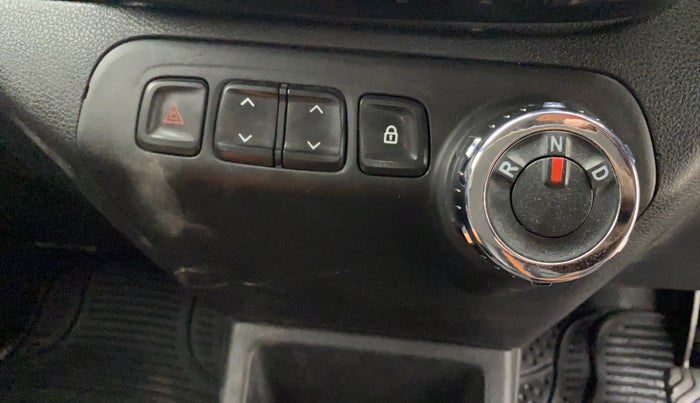 2017 Renault Kwid CLIMBER 1.0 AMT, Petrol, Automatic, 63,473 km, Gear Lever