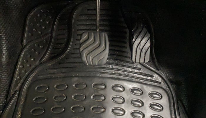 2017 Renault Kwid CLIMBER 1.0 AMT, Petrol, Automatic, 63,473 km, Pedals