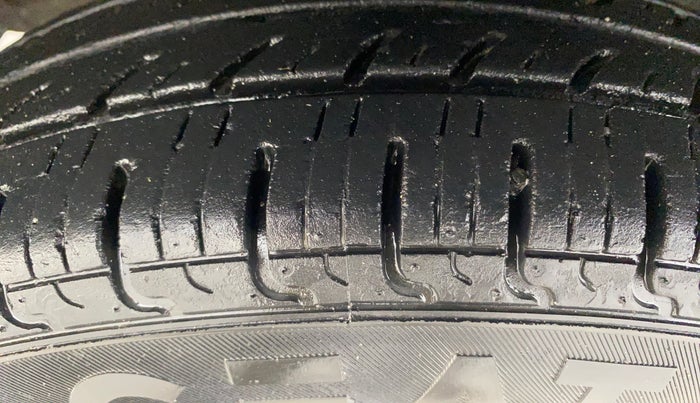 2017 Renault Kwid CLIMBER 1.0 AMT, Petrol, Automatic, 63,473 km, Left Front Tyre Tread