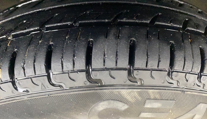 2017 Renault Kwid CLIMBER 1.0 AMT, Petrol, Automatic, 63,473 km, Right Front Tyre Tread