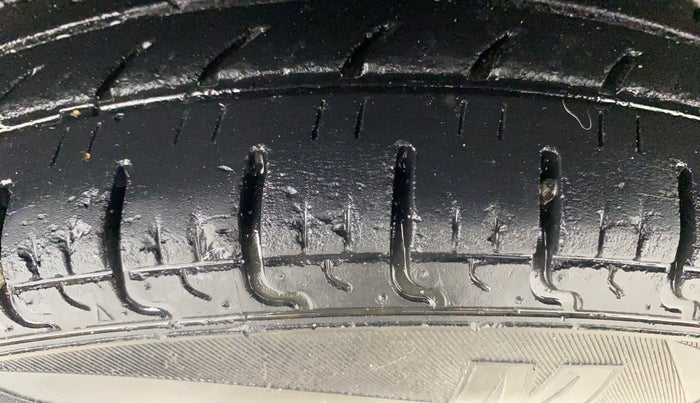 2017 Renault Kwid CLIMBER 1.0 AMT, Petrol, Automatic, 63,473 km, Right Rear Tyre Tread