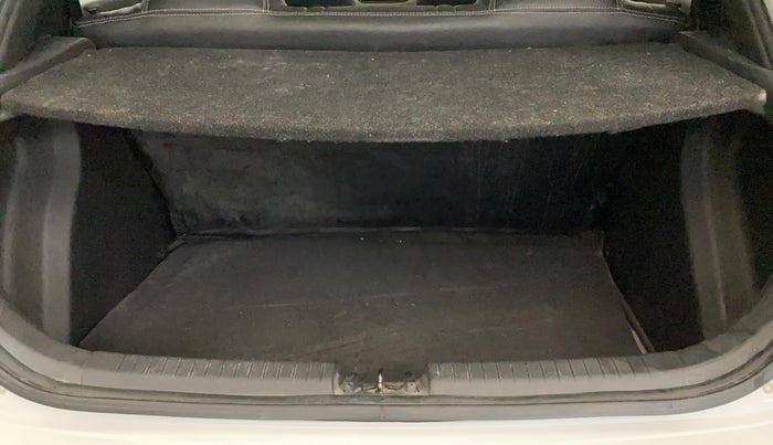 2018 Hyundai Elite i20 MAGNA EXECUTIVE CVT, Petrol, Automatic, 31,396 km, Boot Inside