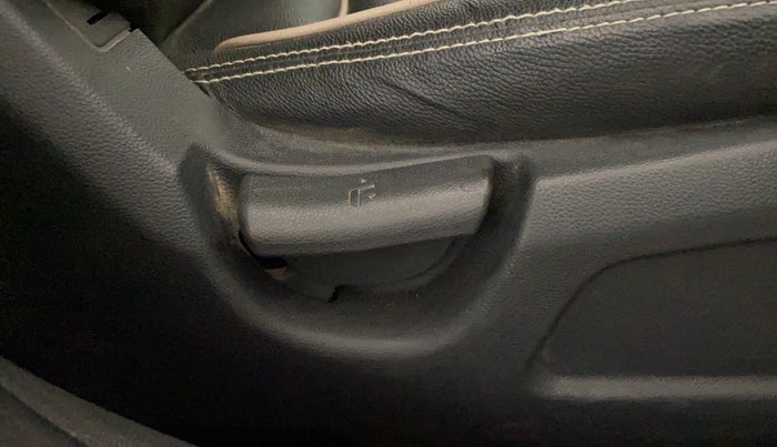 2018 Hyundai Elite i20 MAGNA EXECUTIVE CVT, Petrol, Automatic, 31,396 km, Driver Side Adjustment Panel