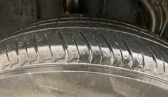 2021 Renault Kiger RXT AMT DUAL TONE, Petrol, Automatic, 38,623 km, Right Rear Tyre Tread