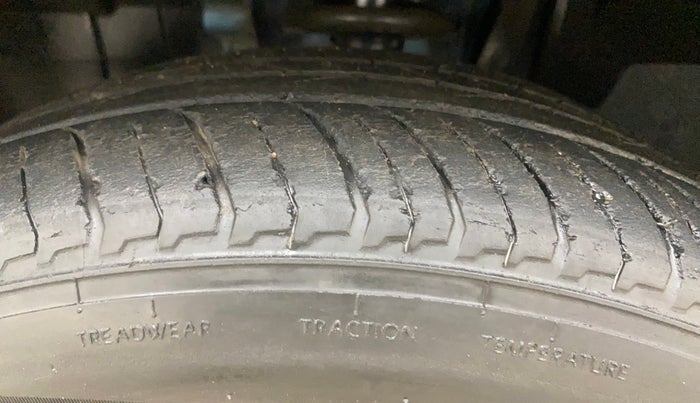 2021 Renault Kiger RXT AMT DUAL TONE, Petrol, Automatic, 38,623 km, Left Front Tyre Tread