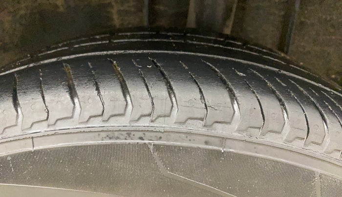 2021 Renault Kiger RXT AMT DUAL TONE, Petrol, Automatic, 38,623 km, Left Rear Tyre Tread