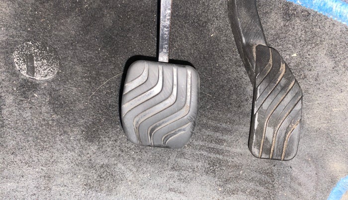 2021 Renault Kiger RXT AMT DUAL TONE, Petrol, Automatic, 38,623 km, Pedals