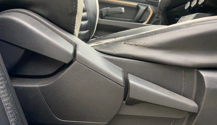 2021 Renault Kiger RXT AMT DUAL TONE, Petrol, Automatic, 38,623 km, Driver Side Adjustment Panel