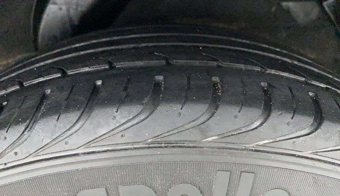 2011 Hyundai i20 MAGNA O 1.2, Petrol, Manual, 29,806 km, Left Rear Tyre Tread