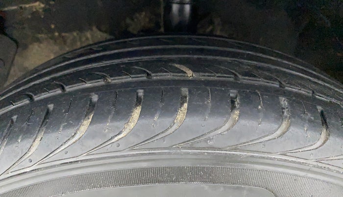 2011 Hyundai i20 MAGNA O 1.2, Petrol, Manual, 29,806 km, Left Front Tyre Tread