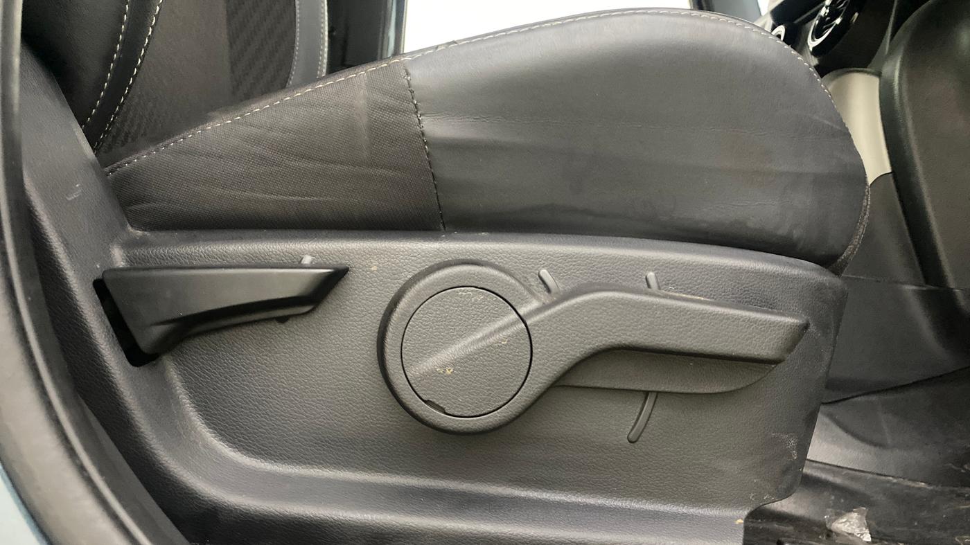 2023 Mahindra Thar LX D AT 4WD HT, Diesel, Automatic, 7,560 km, Driver Side Adjustment Panel