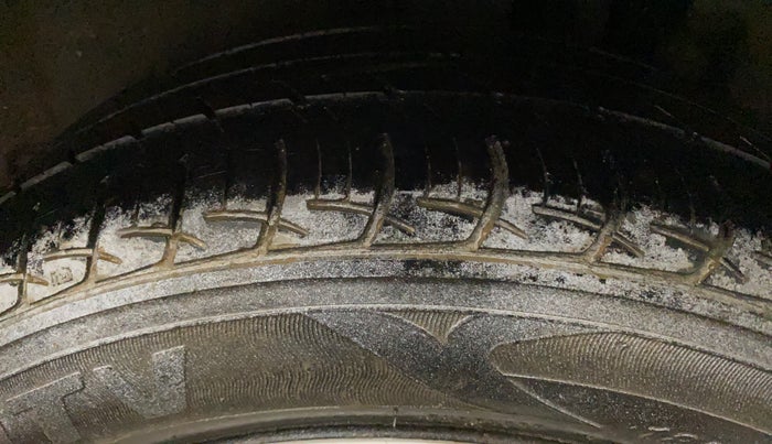 2015 Maruti Ertiga VXI, Petrol, Manual, 16,811 km, Left Rear Tyre Tread