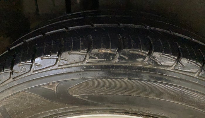2015 Maruti Ertiga VXI, Petrol, Manual, 16,811 km, Right Rear Tyre Tread