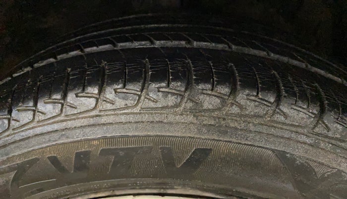2015 Maruti Ertiga VXI, Petrol, Manual, 16,811 km, Right Front Tyre Tread