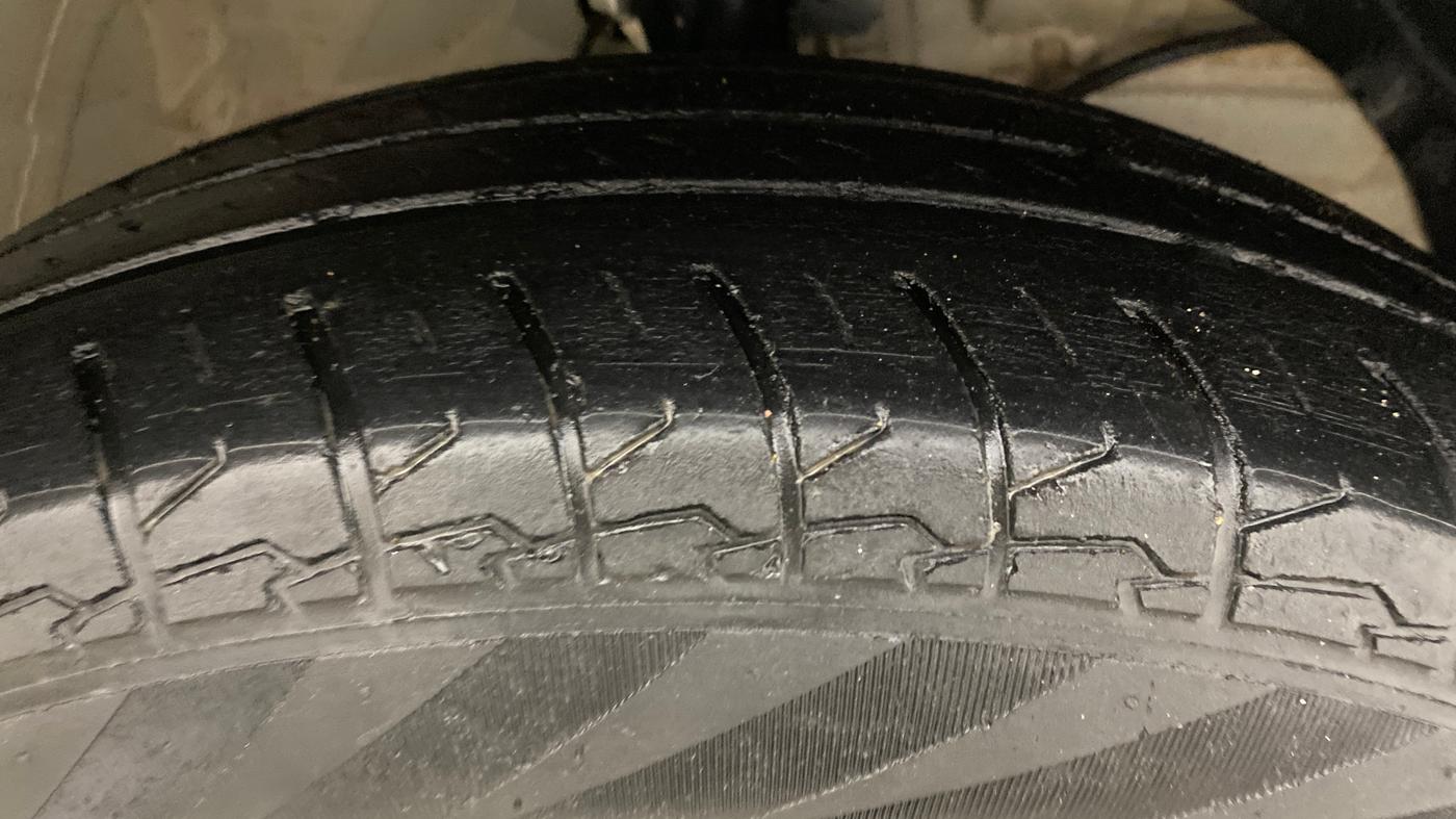 2022 Maruti Swift VXI, Petrol, Manual, 59,248 km, Right Front Tyre Tread