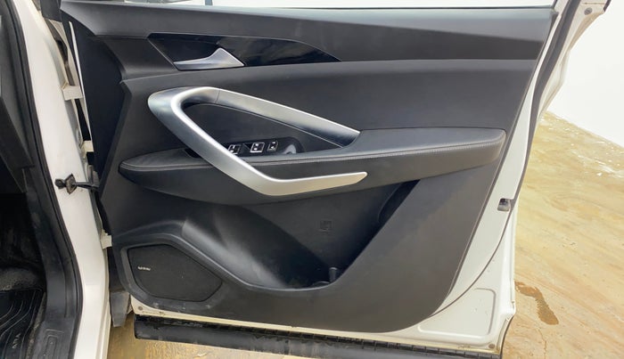 2019 MG HECTOR SMART 1.5 DCT PETROL, CNG, Automatic, 91,563 km, Driver Side Door Panels Control